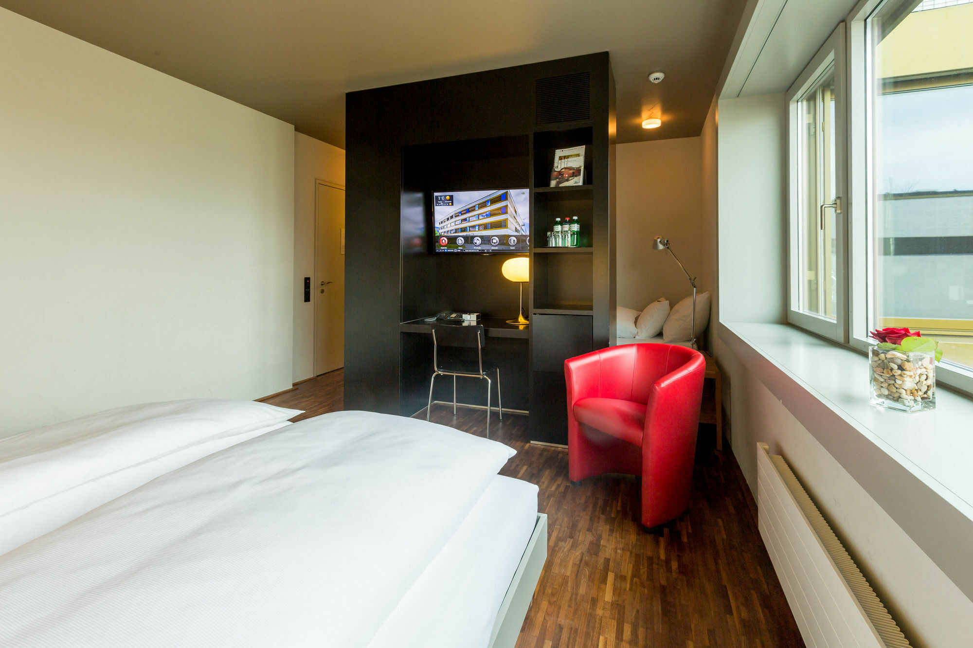 Dasbreitehotel Am Rhein Basel Eksteriør billede